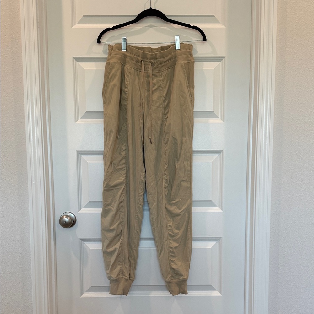 Lululemon - Dance Studio Pants Joggers - Tan and double lined - size 8
